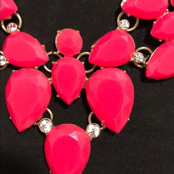 Pink statement necklace - Picture 3 of 4